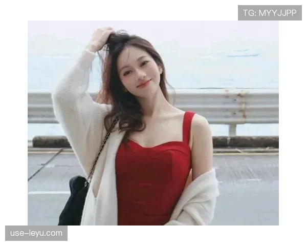 吴柳芳被拍到深夜大街买超市水果，跟赛场上那个“女神”判若两人！