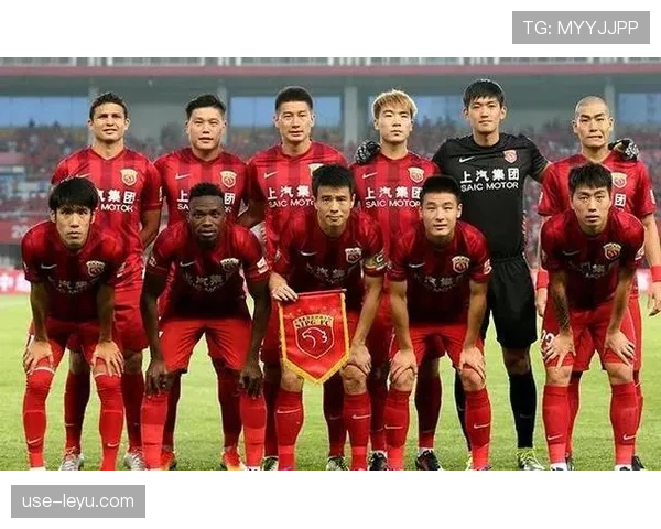 胡尔克高位传中如何有效压制对手防线并超越锋线群表现 胡尔克高位传中如何有效压制对手防线并超越锋线群表现